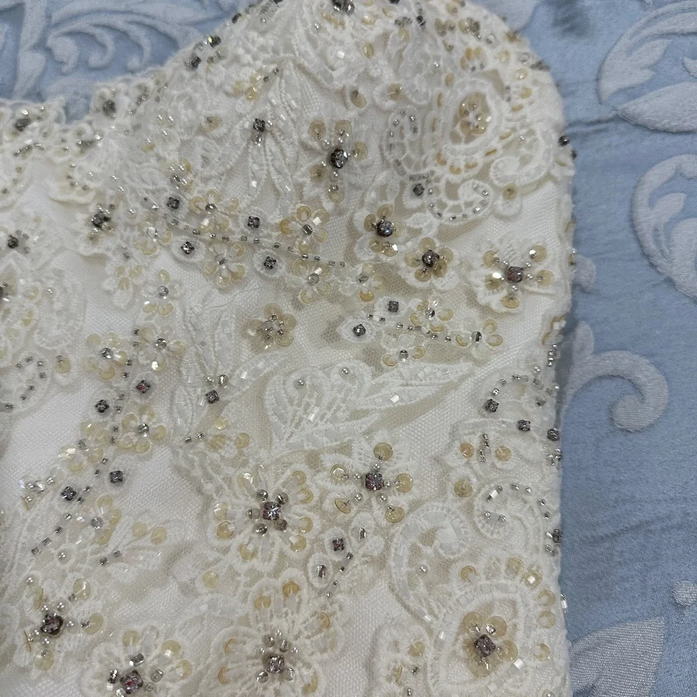 Wedding Dress by ENZOANI - Picture 6 of 16